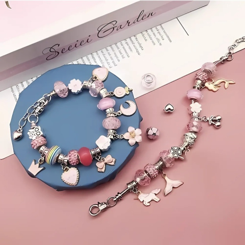 Set creativ pentru realizarea bratarilor si colierelor, cu bijuterii, pandantive si margele, 70 piese, 3 bratari, 3 coliere, pentru dezvoltarea abilitatilor manuale, geanta cu fermoar, multicolor [12]