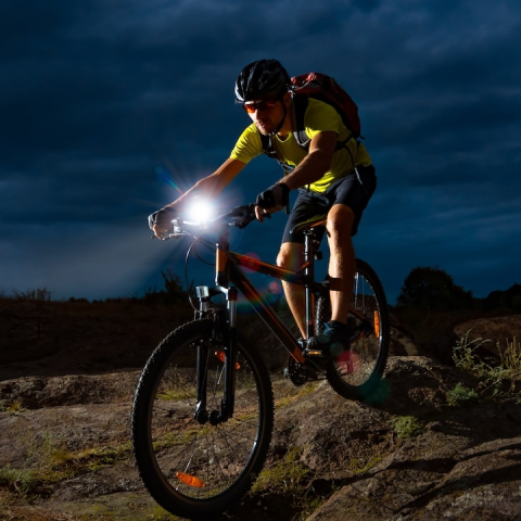 Set lumini bicicleta LED 1600 lumeni cu Powerbank [5]