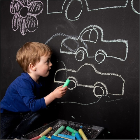 Tabla adeziva neagra pentru scris si desenat, 200 x 45 cm, cu folie autoadeziva tip tabla de scris si 5 x crete colorate, ideala pentru scoala, acasa sau restaurant [15]