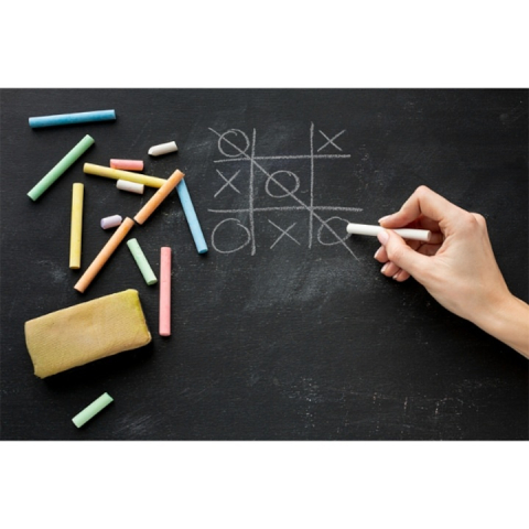 Tabla adeziva neagra pentru scris si desenat, 200 x 45 cm, cu folie autoadeziva tip tabla de scris si 5 x crete colorate, ideala pentru scoala, acasa sau restaurant [20]