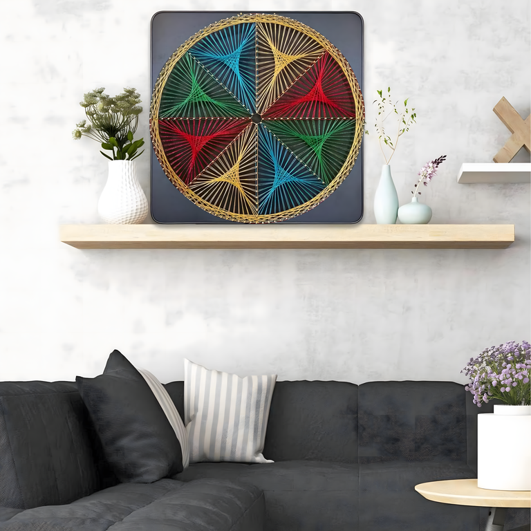 Tablou string art multicolor 30 x 30 cm, decoratiune handmade cu fire colorate si model geometric circular, kit creativ pentru perete [1]
