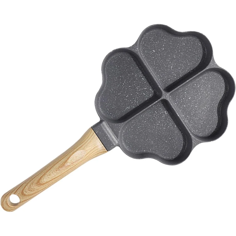 Diverse bucatarie - Tigaie neagra 18,5 cm cu 4 compartimente in forma de inima, maner 15 cm