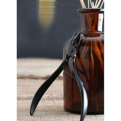 Trusa de unghii cu 15 piese pentru manichiura si pedichiura, ustensile pentru ten, penseta, indepartare puncte negre si geanta de transport, design negru-rosu [2]