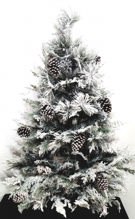 Brad artificial Premium cu zapada si conuri 350cm [5]