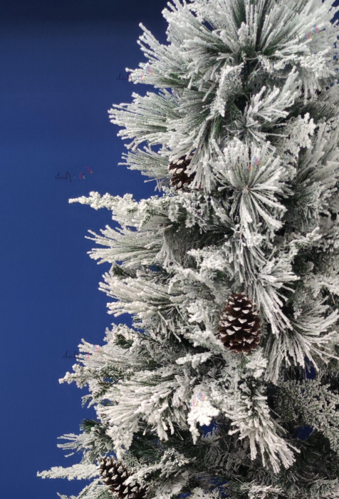 Brad artificial Premium cu zapada si conuri 400cm [8]