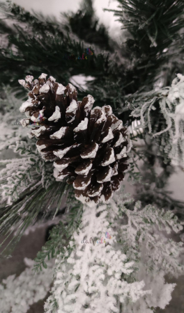 Brad artificial Premium cu zapada si conuri 240cm [14]