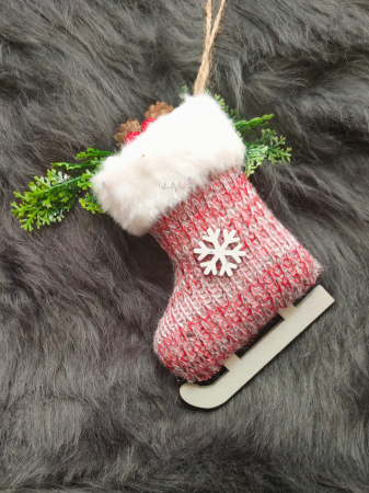 Decoratiune brad patine cu fulg 13cm [0]