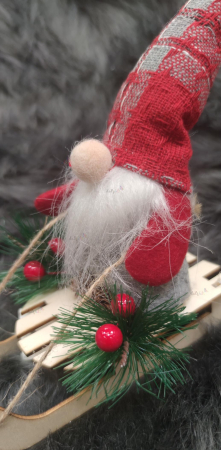 Decoratiune Craciun pitic pe sanie 17cm [1]