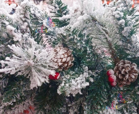 Ghirlanda cu zapada si conuri de Craciun artificiala 270cm [1]