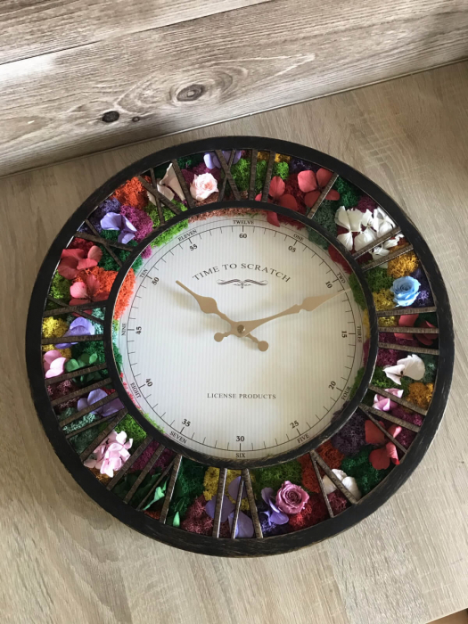 Ceas decorat cu licheni [4]