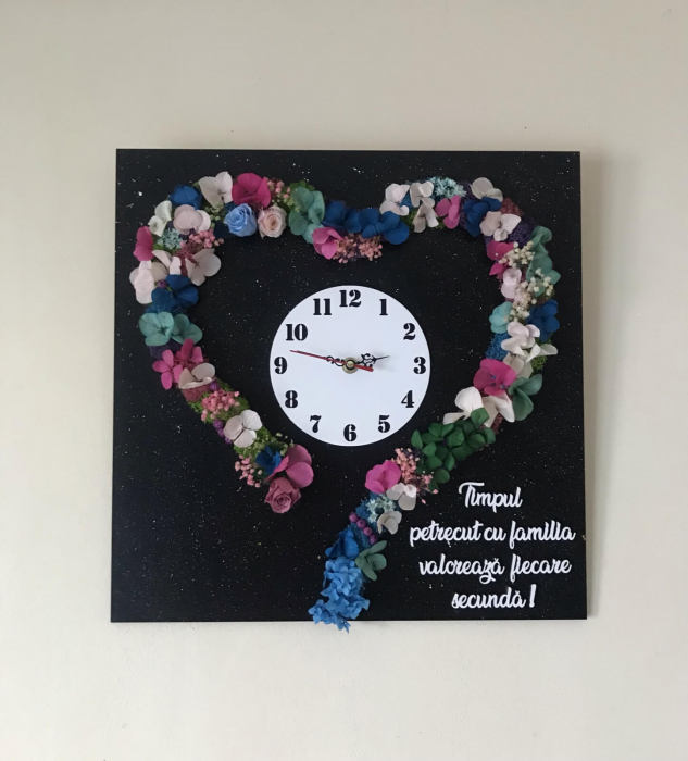 Ceas decorat cu licheni [3]