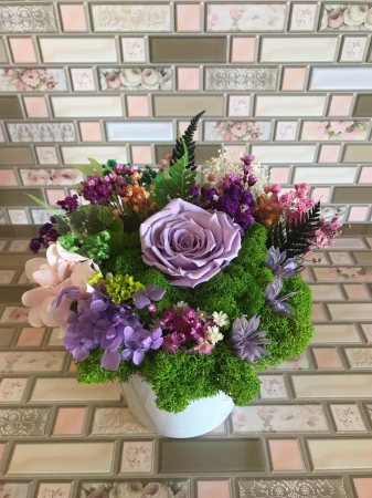 Aranjamente cu licheni si flori criogenate - Aranjament floral cu licheni