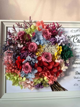 Tablouri 25/30 - Buchet flori criogenate in rama de tablou