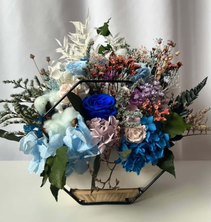 Aranjamente cu licheni si flori criogenate - Aranjament floral cu flori ciogenate