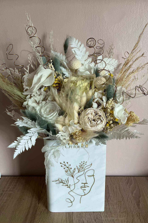 Aranjament floral in suport carte [4]