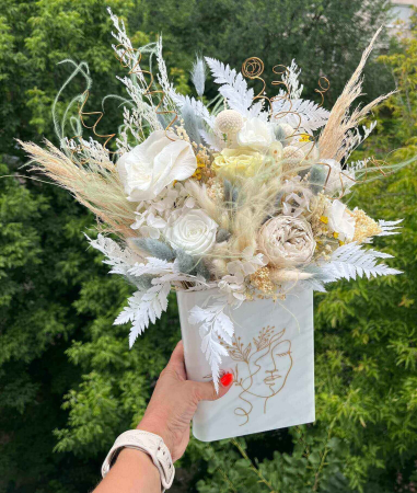 Aranjament floral in suport carte [3]