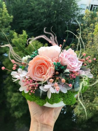 Aranjamente cu licheni si flori criogenate - Aranjament floral cu licheni