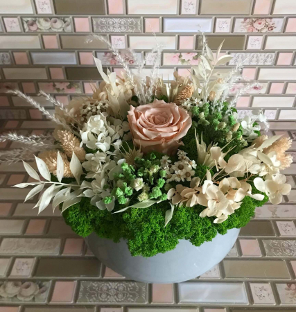 Aranjamente cu licheni si flori criogenate - Aranjament floral cu licheni