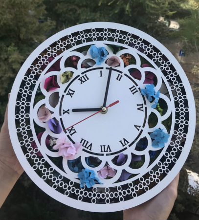 Ceas decorat cu licheni [1]