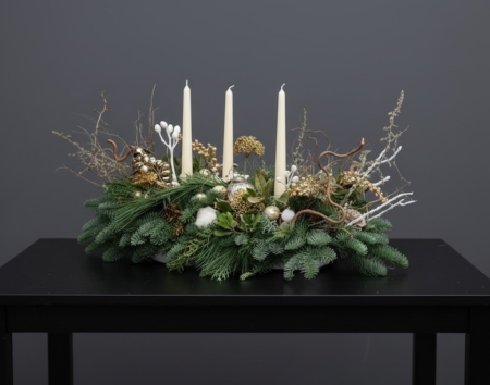 DECORATIUNE PENTRU CRACIUN DIN BRAD NATURAL SI ELEMENTE NATURALE - WHITE&GOLD CHRISTMAS [1]