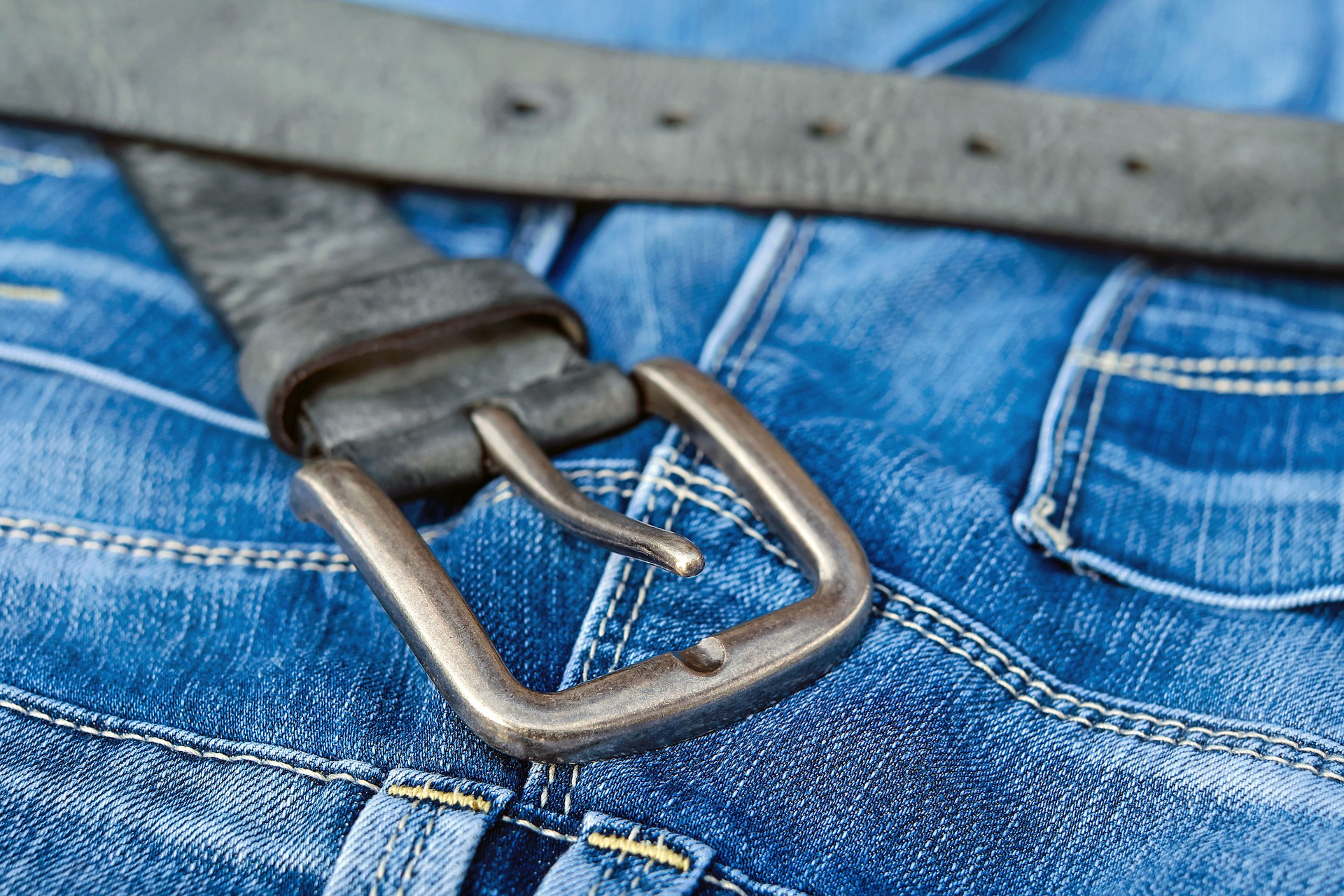  Blugii slim - pantalonii perfecți pentru toamna