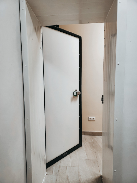 Usi frigorifice cu grosime de  60 mm [8]
