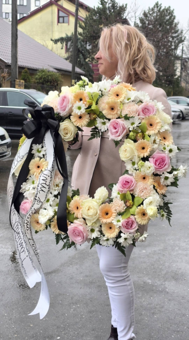 coroana-funerara-rotunda-flori-naturale-iasi [3]
