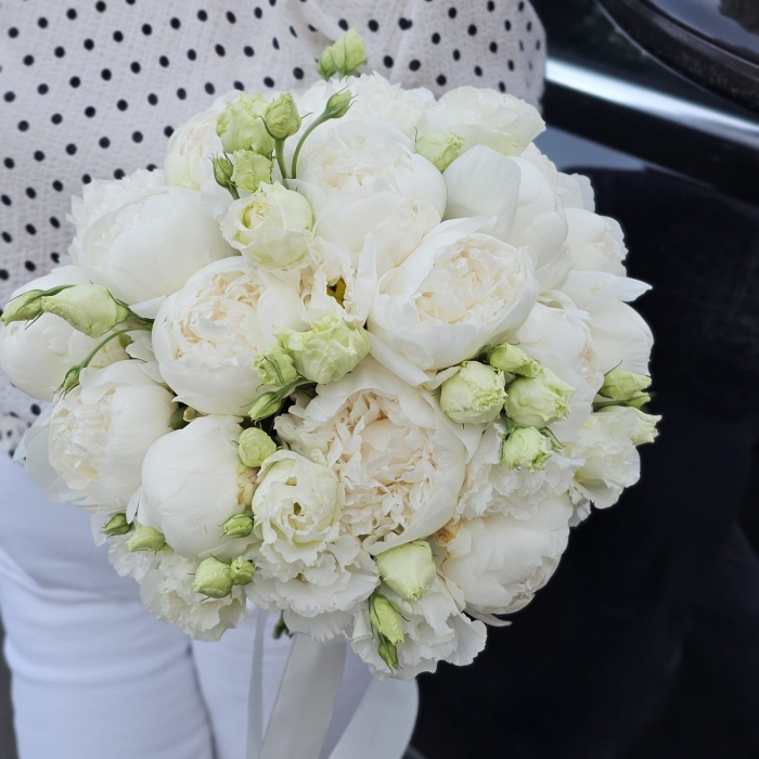 Buchet mireasă bujori albi Iași – design elegant [9]