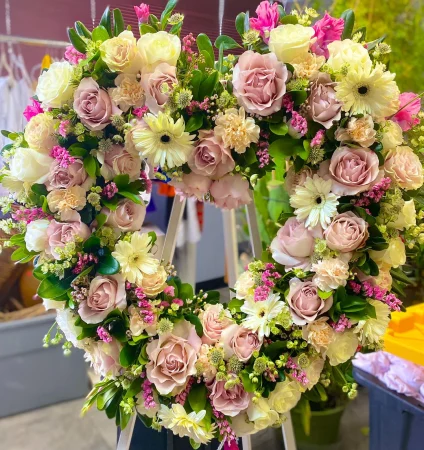 coroana-funerara-inima-flori-multicolore-iasi [3]