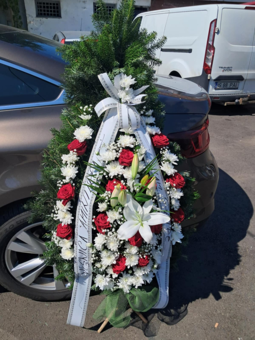 Coroană funerară lacrimă roșu alb cu trandafiri și crizanteme – livrare Iași [3]