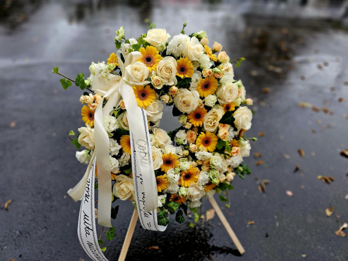 coroana-funerara-lumina-eterna-alb-galben-iasi [2]