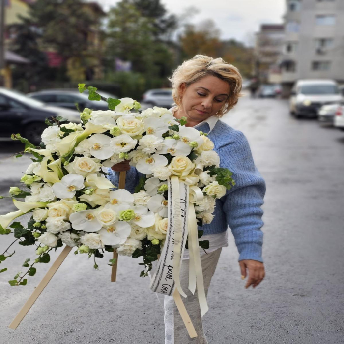 coroana-funerara-rotunda-luxury-alba-orhidee-trandafiri-iasi [3]