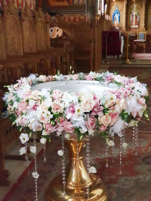 Decor cristelnita cu pene, cristale si flori [3]