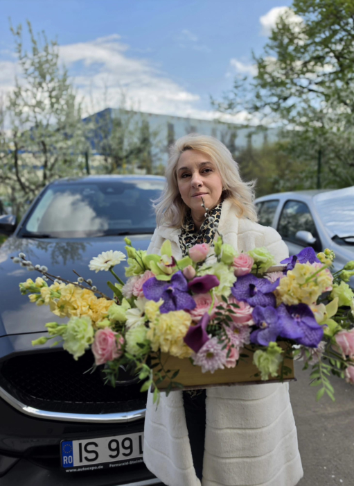 Cutie flori premium cu orhidee și trandafiri Iași [4]