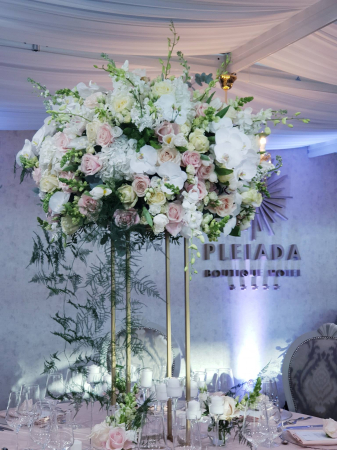 Aranjament masă nuntă XXL luxury alb-roz suport auriu Iași [3]