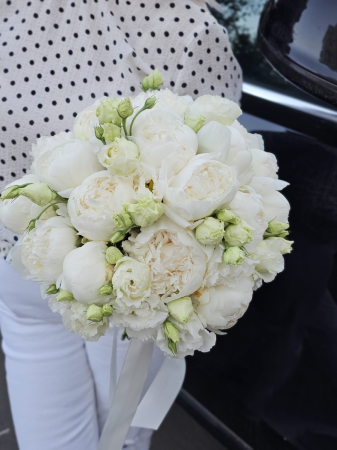 Buchet mireasă bujori albi Iași – design elegant [5]