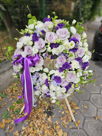 coroana-funerara-mov-alb-premium-iasi-trandafiri-lisianthus.jpg [3]