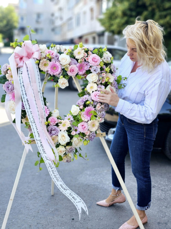 coroana inima funerara luxury pastel trandafiri flori mixte iasi [1]