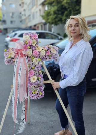 cruce funerara luxury pastel trandafiri flori mixte iasi [2]