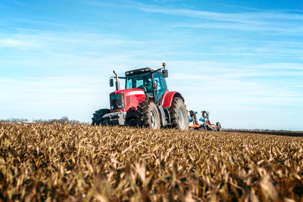 De ce ar trebui sa imbunatatesti sau sa inlocuiesti farurile tractorului