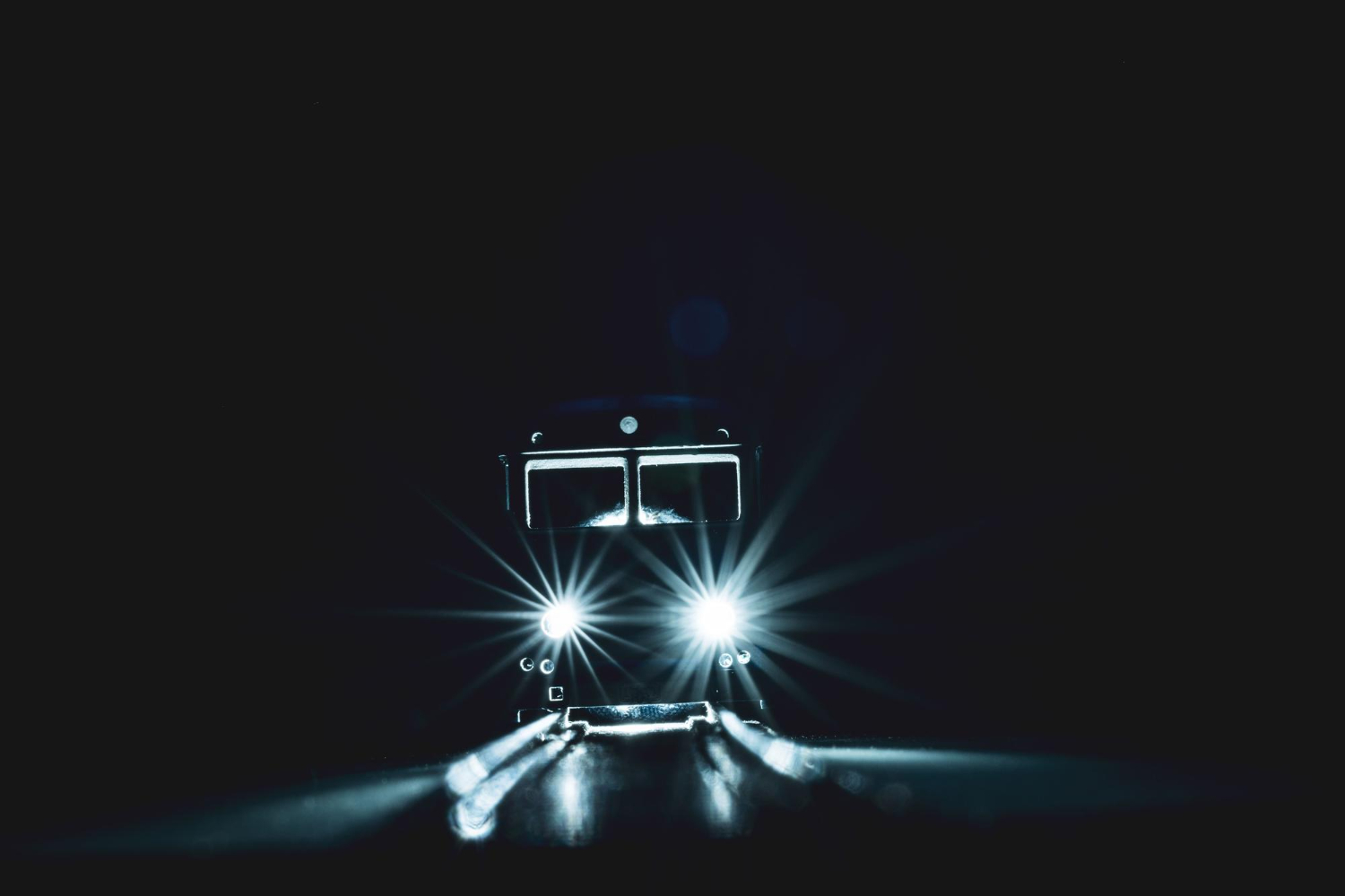 Iluminare suplimentara pentru camioane: Avantajele proiectoarelor suplimentare pe drumuri lungi