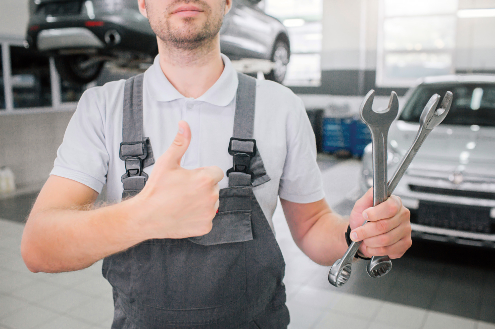 Scule şi unelte esenţiale pentru pasionaţii de mecanică auto