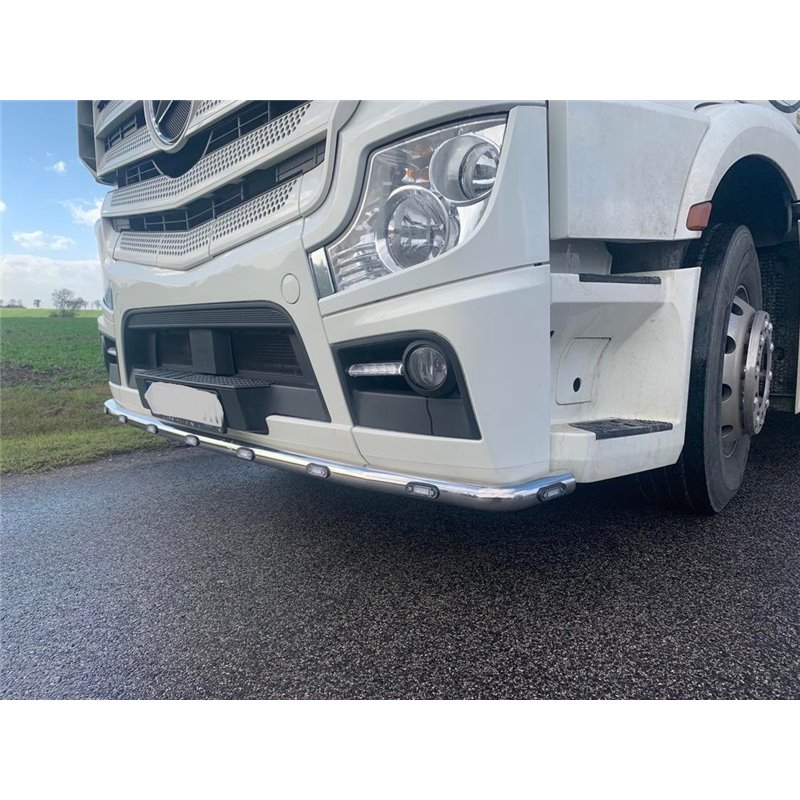 Bara inox cu LED-uri sub masca fata, Mercedes Actros MP4, Streamspace [2]