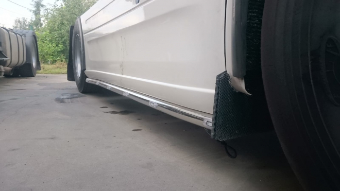 Bara leduri sub laterale, fuste, rezervoare, Scania R [3]