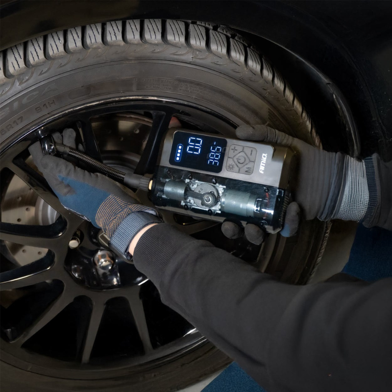 Compresor portabil auto wireless, manometru digital, 10 bar, powerbank, 12V, umflat anvelope, mingi si saltele [8]