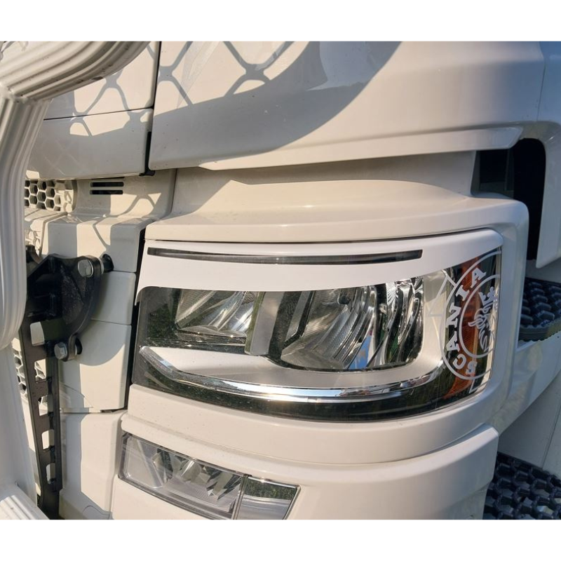 Pleoape far pentru Scania S&R 2016+ cu decupaj pentru pozitie cu LED [6]