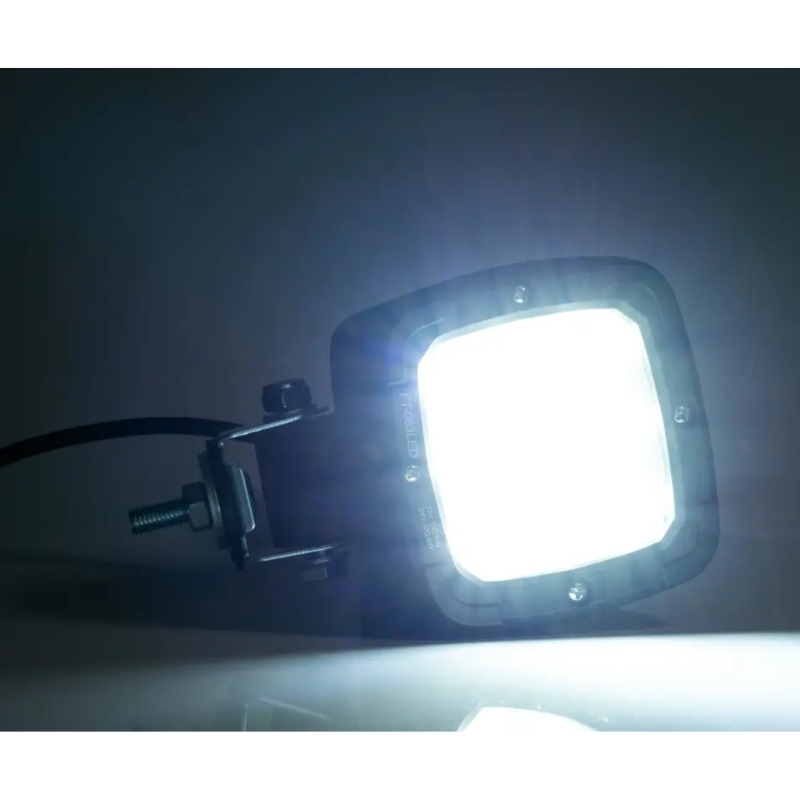 Proiector LED auto lucru, 650 lumeni, 12-24V, rezistent la socuri, omologare EMC, cablu 1.5m [2]