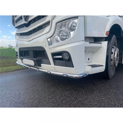Bara inox cu LED-uri sub masca fata, Mercedes Actros MP4, Streamspace [1]