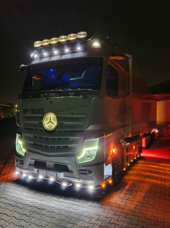 Mercedes Actros MP4, MP5 - Bara leduri sub masca fata, din 3 elemente pentru Mercedes Actros MP4