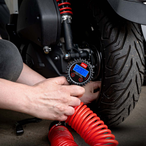 Manometru Digital Presiune Anvelope, 0-17 Bar 0-250 PSI, Carcasa Cauciuc Protectie, Citire Rapida, Display Digital Iluminat, Precizie [1]